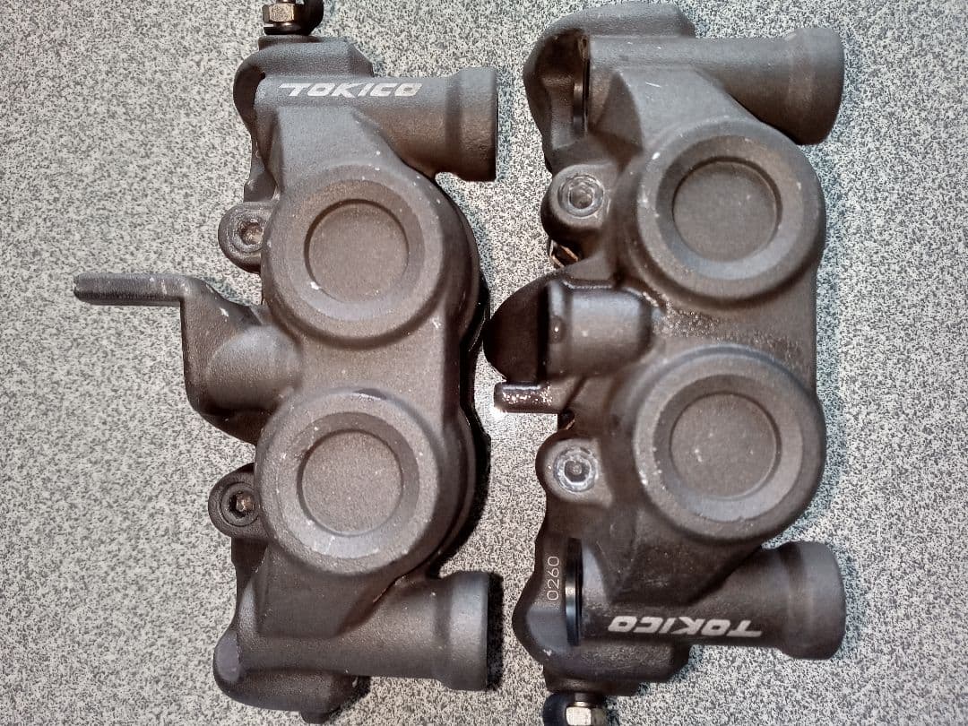 TOKICO ブレーキキャリパー 2個セット