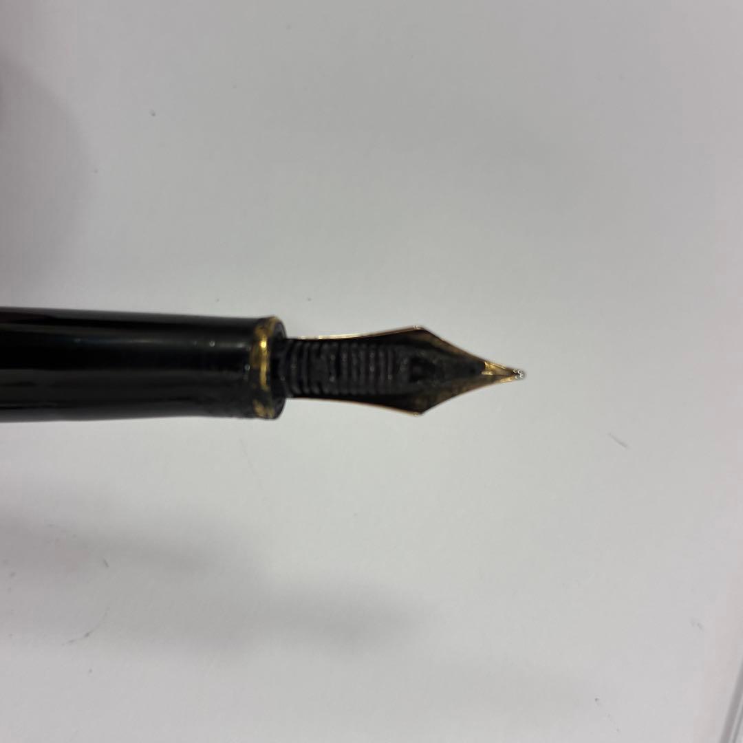 ◇MONTBLANCの万年筆とボールペンのセットです。