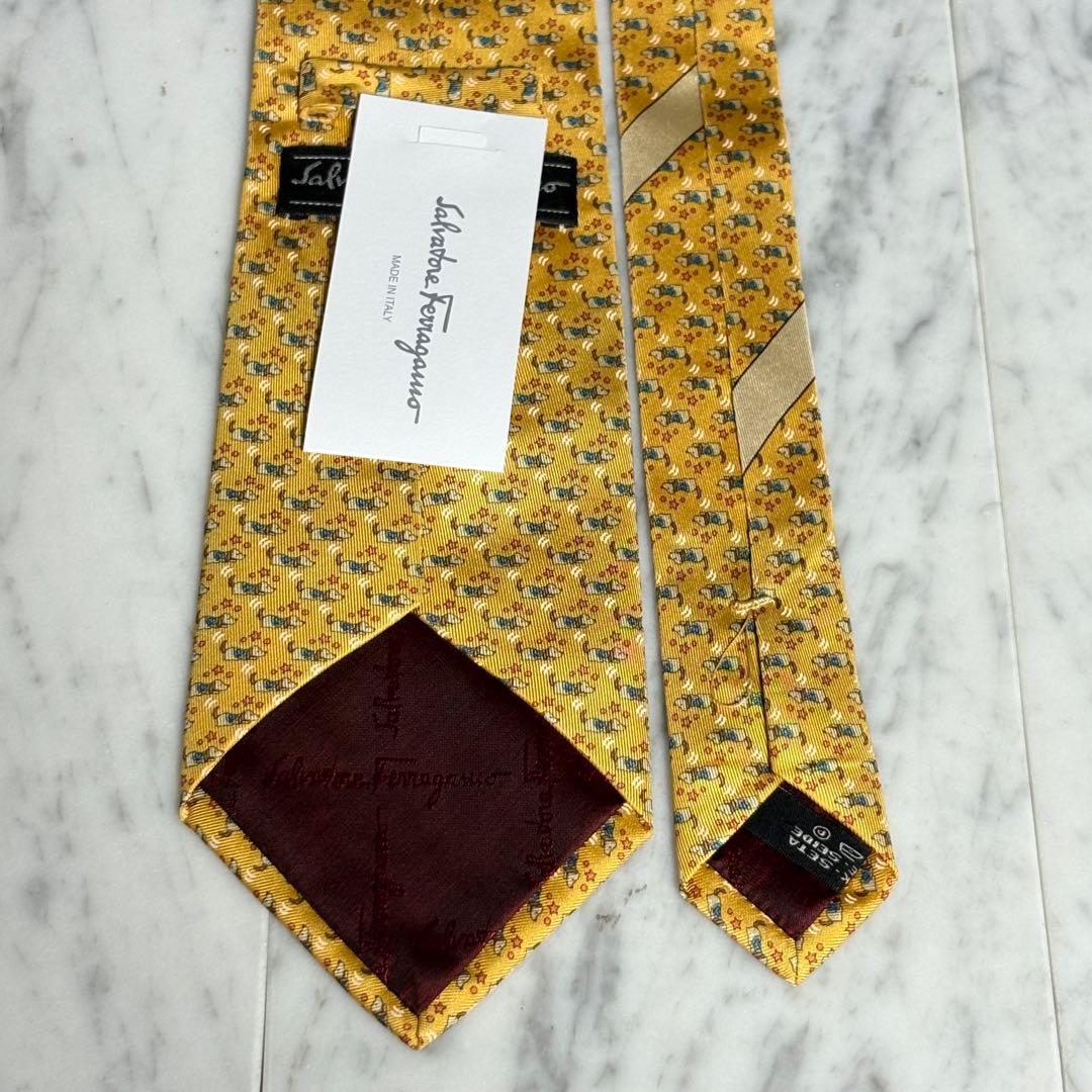 Ferragamo ネクタイ イエロー 犬柄 星 ドット パターン柄