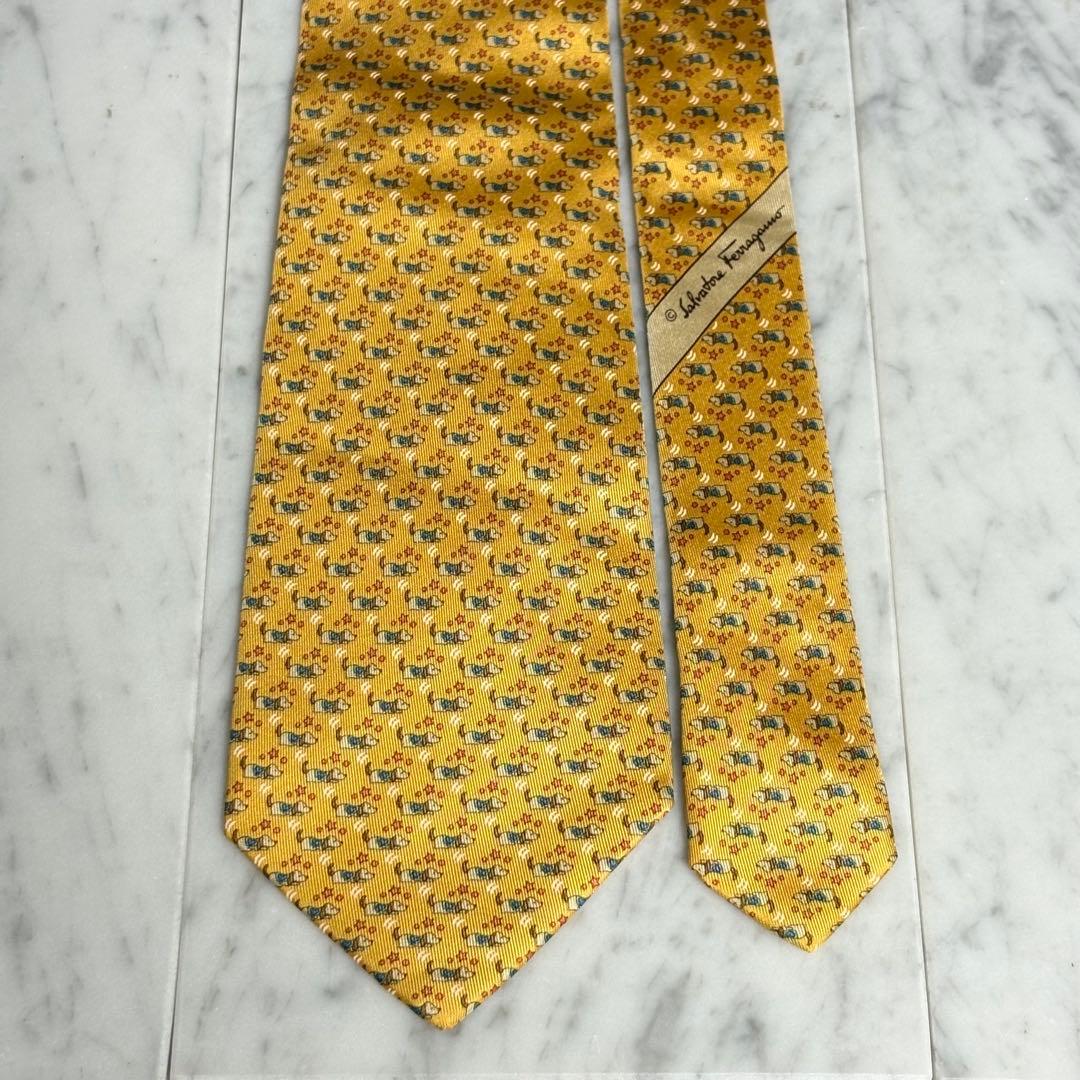 Ferragamo ネクタイ イエロー 犬柄 星 ドット パターン柄