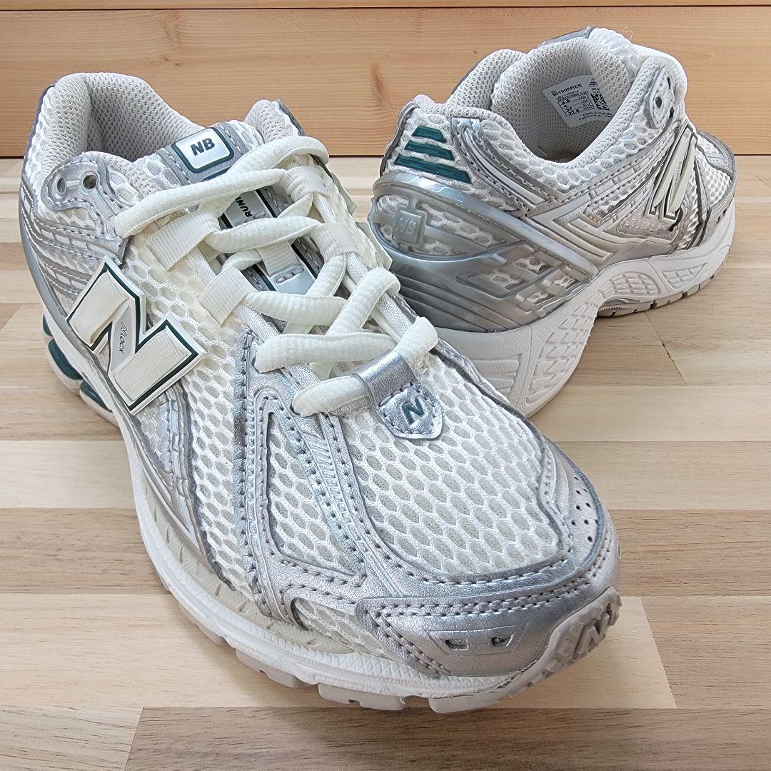 ニューバランス M1906REE シルバー 22.5センチ