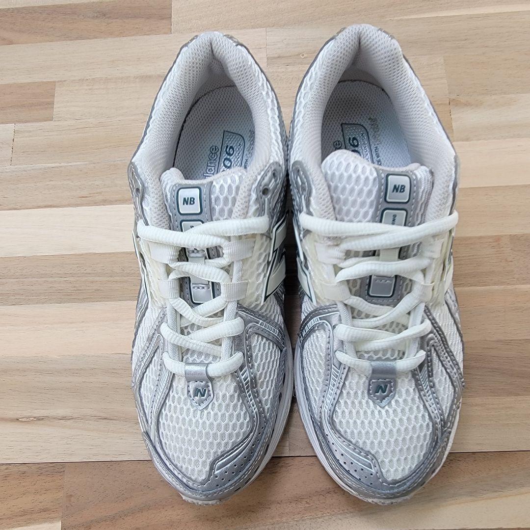 ニューバランス M1906REE シルバー 22.5センチ