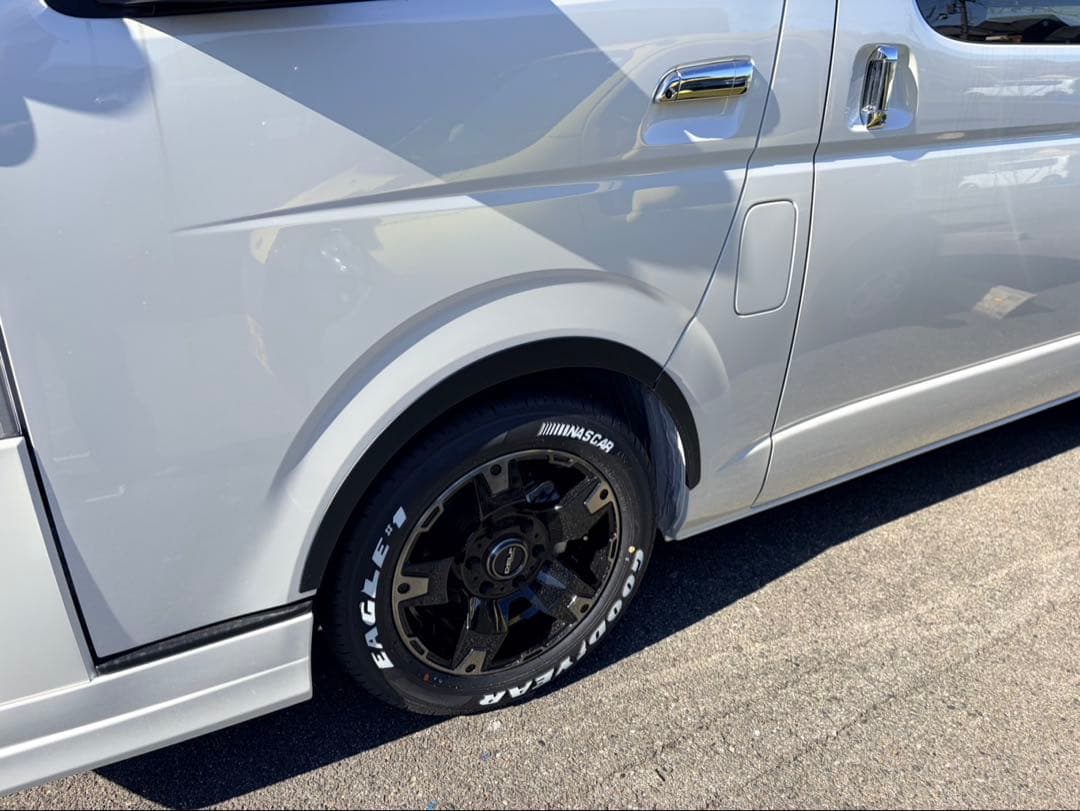 ハイエース　オーバーフェンダー　マットブラック　少しの値下げ可能！