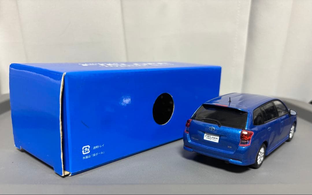 トヨタのカラーサンプル。3台セット。