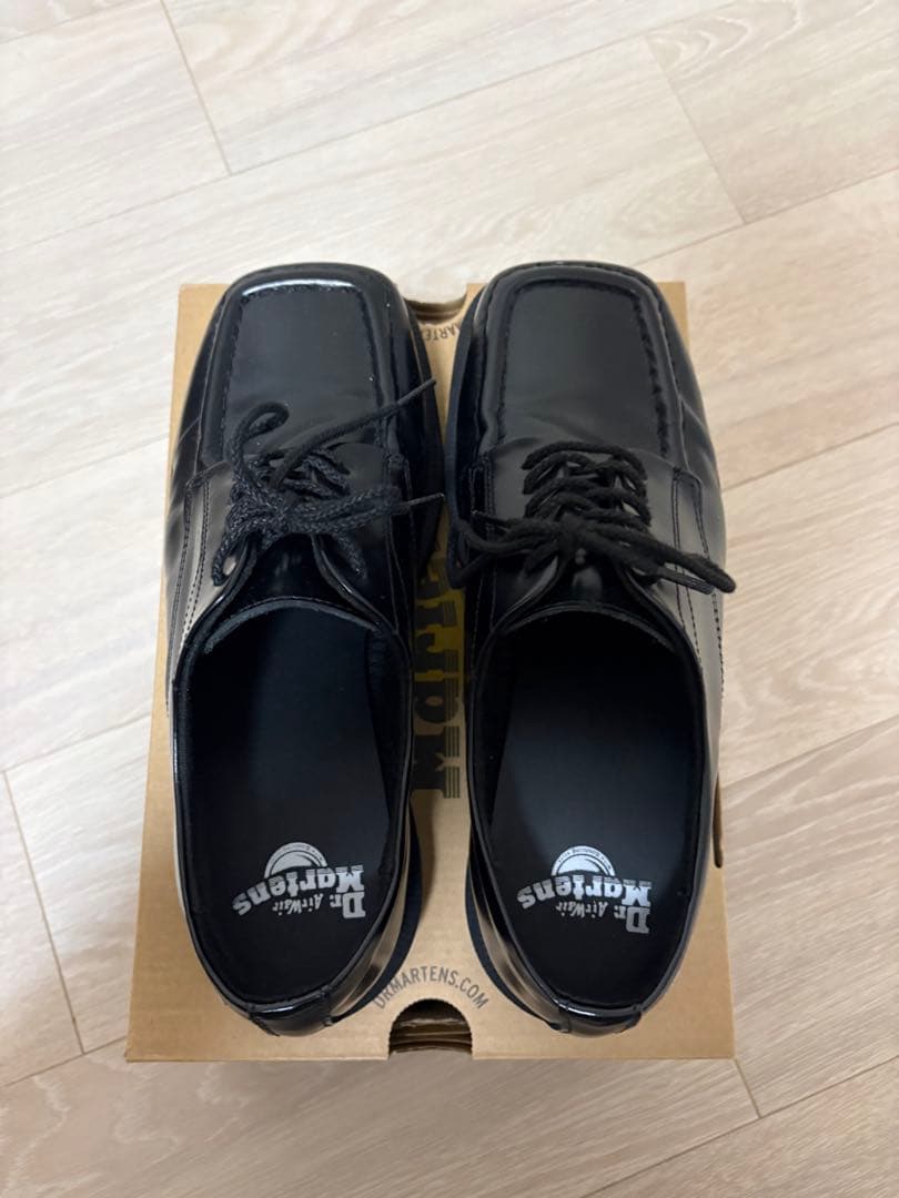 <完売品>Dr. Martens Durrow 5i ホール スクエア　箱付き