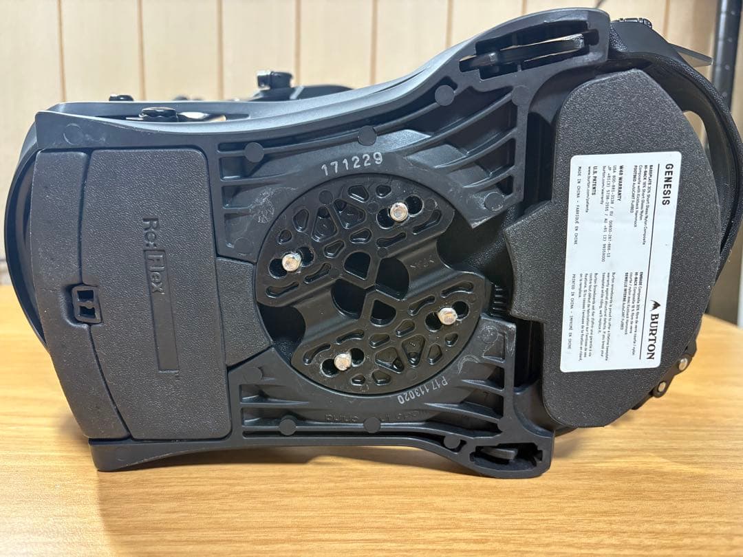 Burton バートン GENESIS ジェネシス reflex Mサイズ