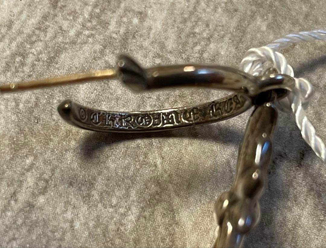 クロムハーツ　タイニーCHクロス フーピアス