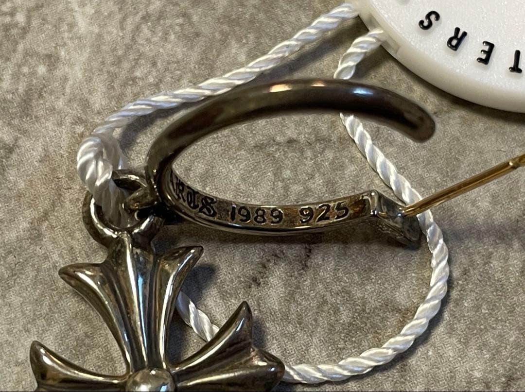 クロムハーツ　タイニーCHクロス フーピアス