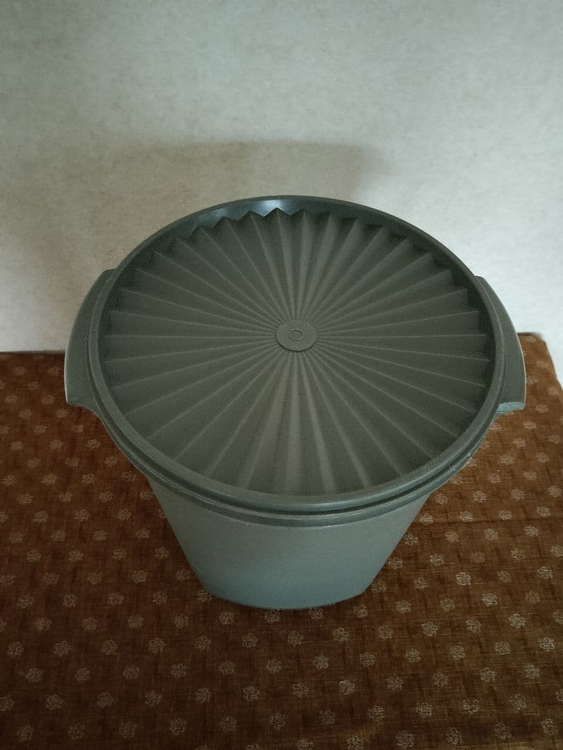 タッパーウェア　マキシクイーンデコレーター　 １１L 　グレー