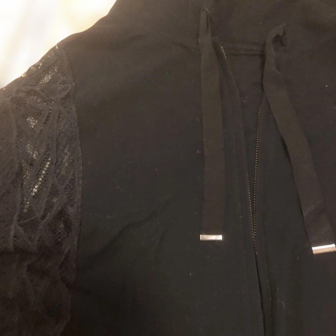 レースディテール ブラック フード付きパーカー