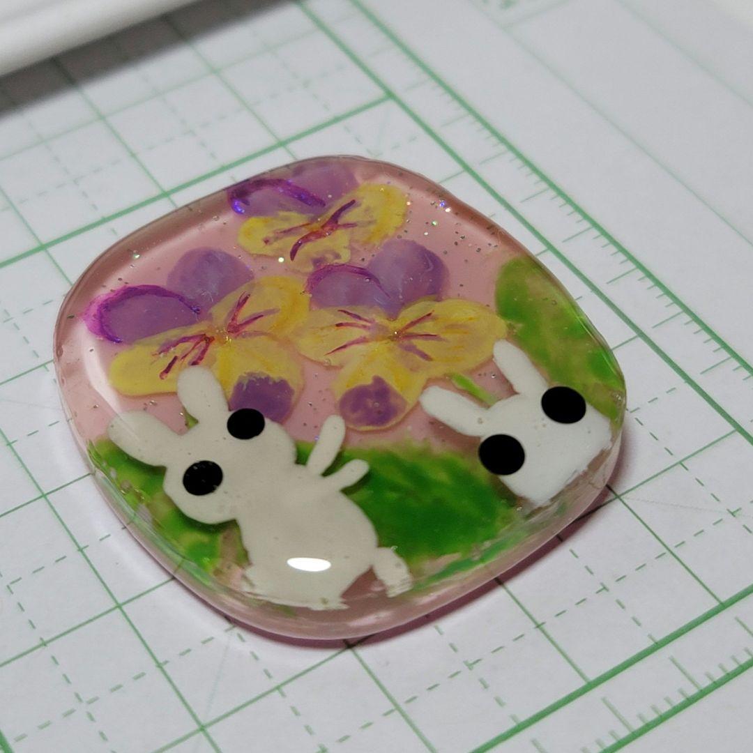 ひまうい様　4.15　ウサギ(？)　レジンヘアゴム　パンジー