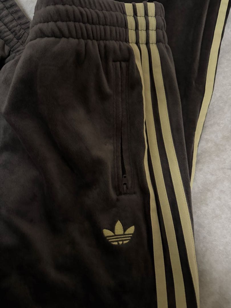 adidas トラックパンツ ベロア