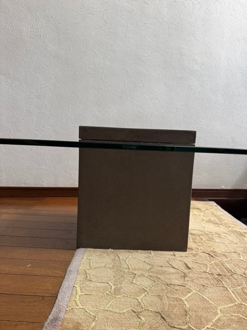 送料込み　moda en casa フライングテーブル ガラス コンクリート