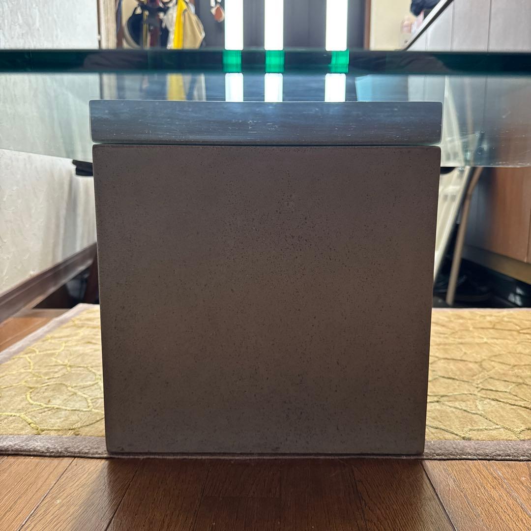 送料込み　moda en casa フライングテーブル ガラス コンクリート