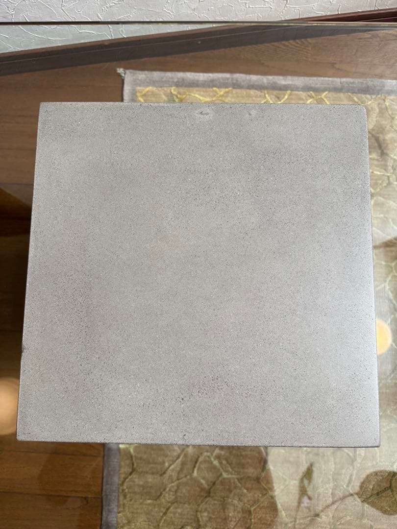 送料込み　moda en casa フライングテーブル ガラス コンクリート