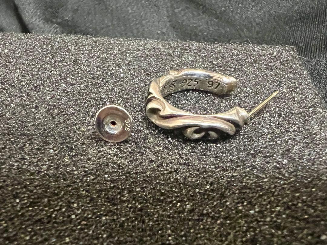 クロムハーツ スクロールピアスChrome Hearts HOOP SCROLL
