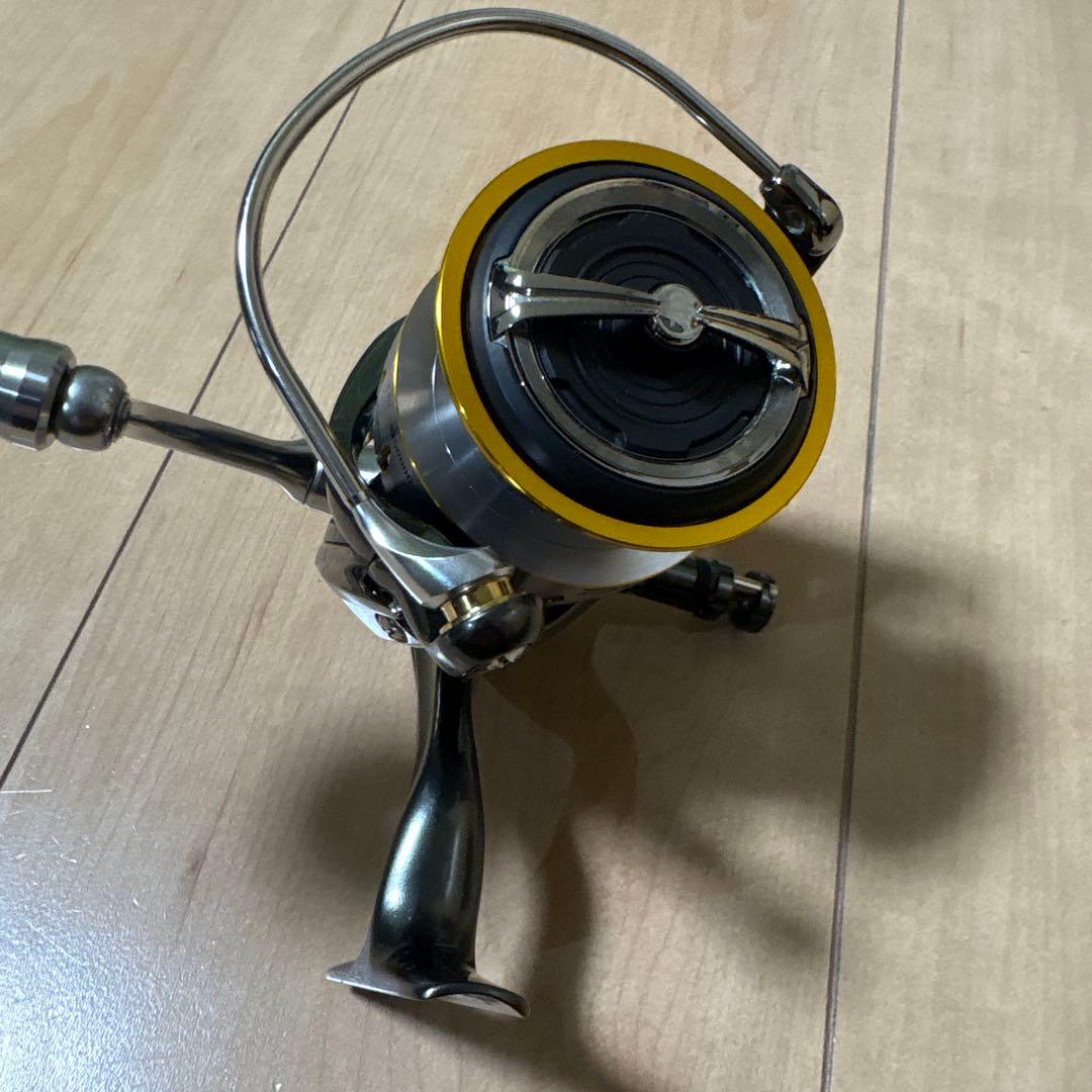 ダイワ 18ブラストLT5000D ドレスリールスタンド付　中古リール