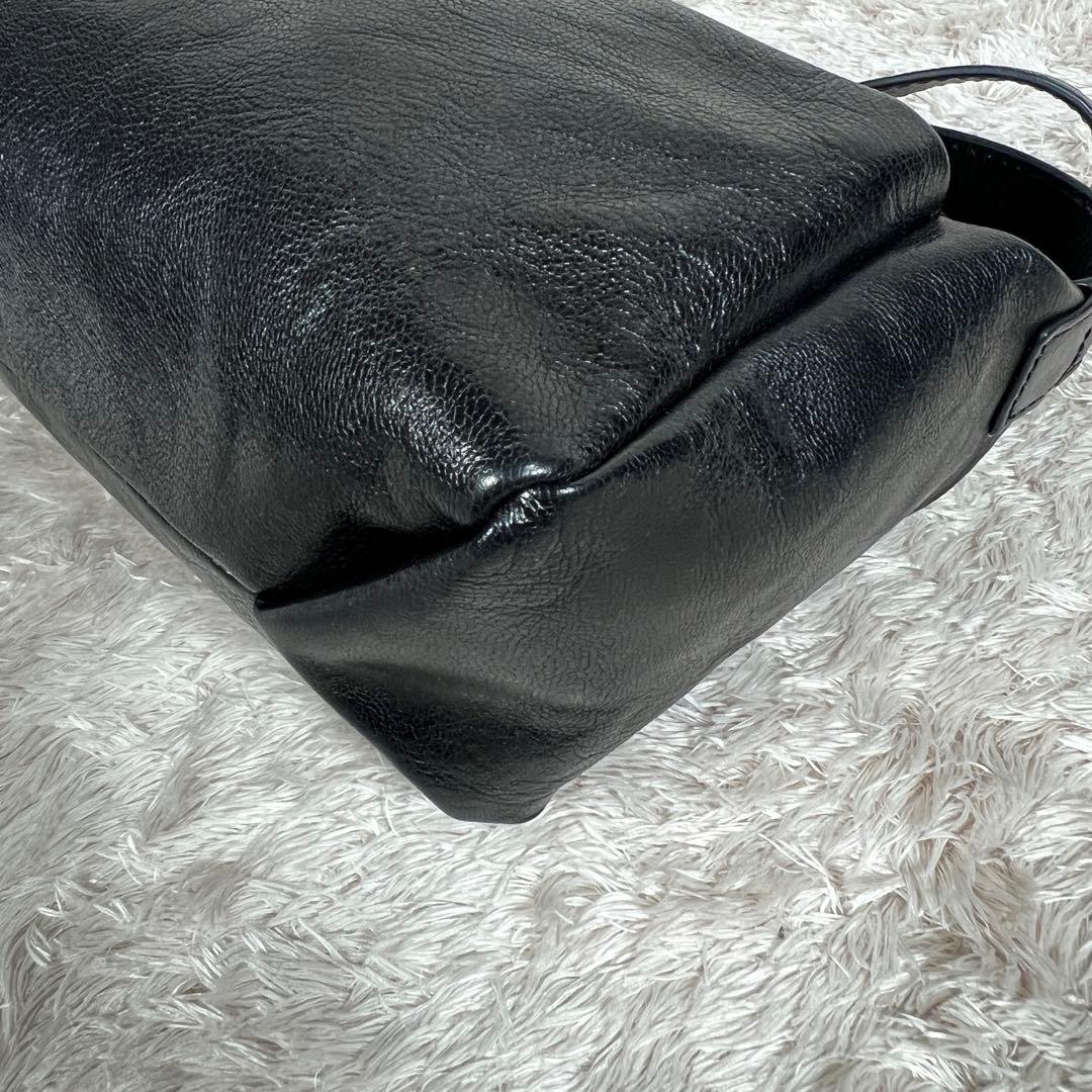 極美品✨　イアパピヨネ ボックスショルダーバッグ　ブラック