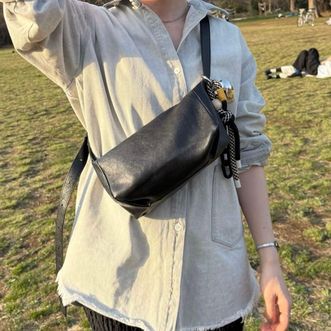 極美品✨　イアパピヨネ ボックスショルダーバッグ　ブラック