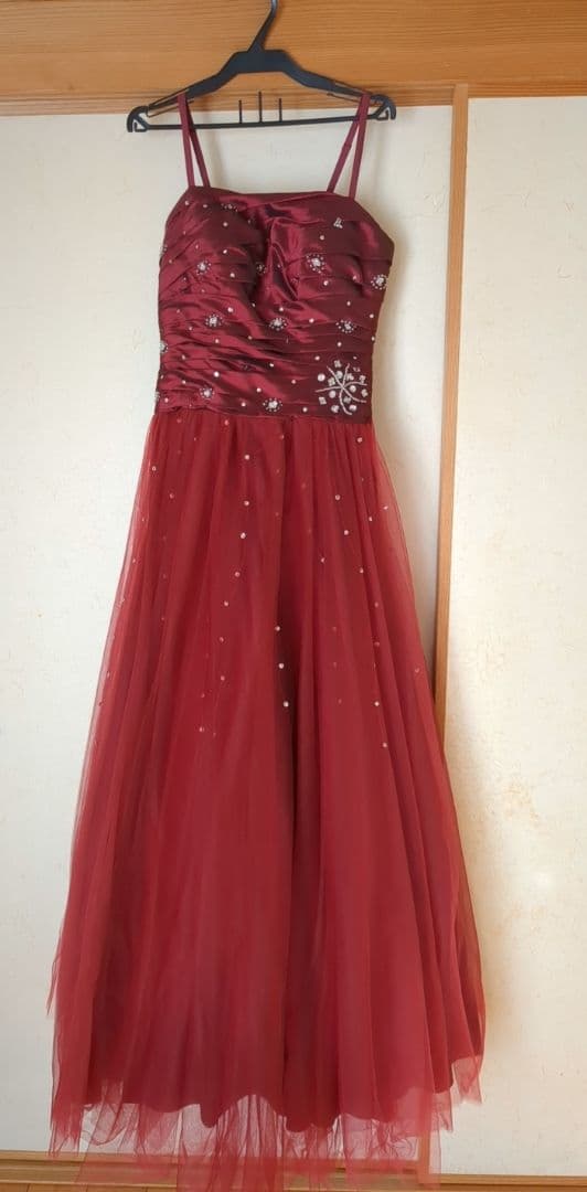 お値下げ中 ドレスルームアミ バーガンディ ビーズ装飾 ロングドレス