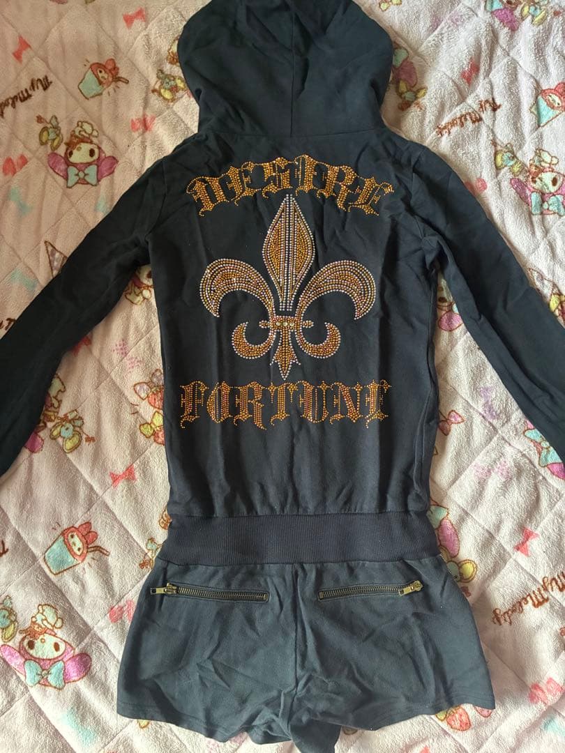 フード付きダークグレーセットアップd.i.a.