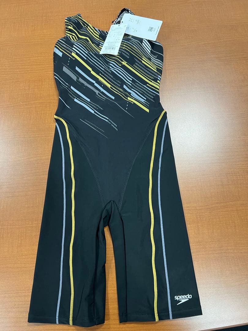 Speedo スピード　水着 レディース　新品 タグ、パット付　SFW12402