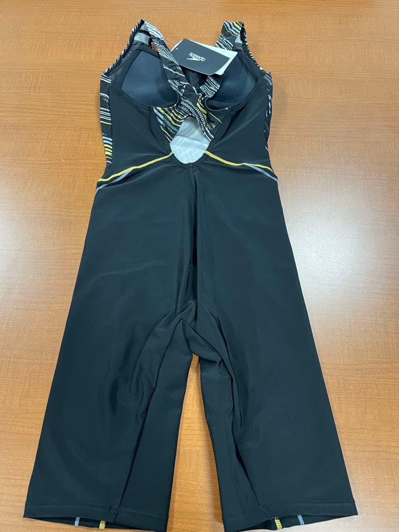 Speedo スピード　水着 レディース　新品 タグ、パット付　SFW12402