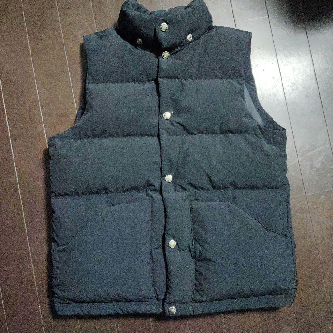 ブラック フード付きダウンベスト