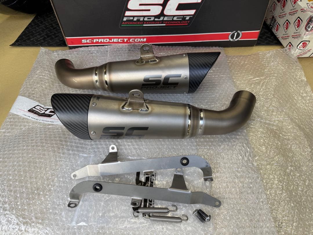 ハイパーモタード950用　SC PROJECT デュアルエキゾーストマフラー