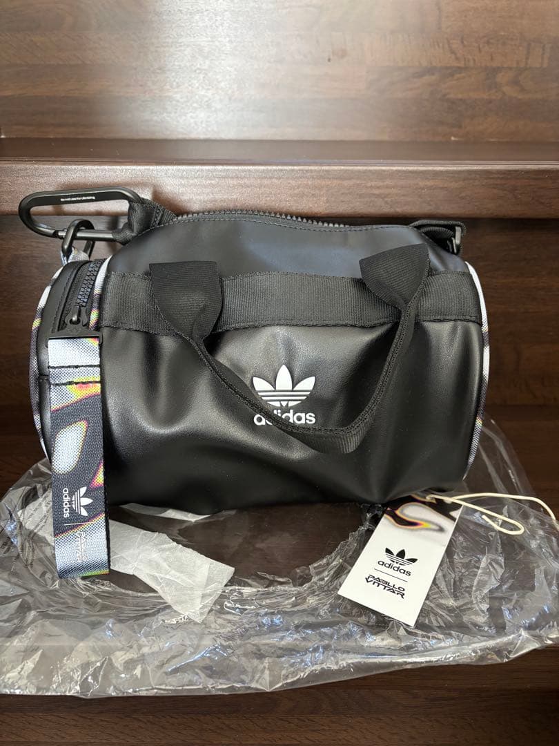 アディダスオリジナルス ミニ ダッフルバッグ パブロ・ヴィター コラボ