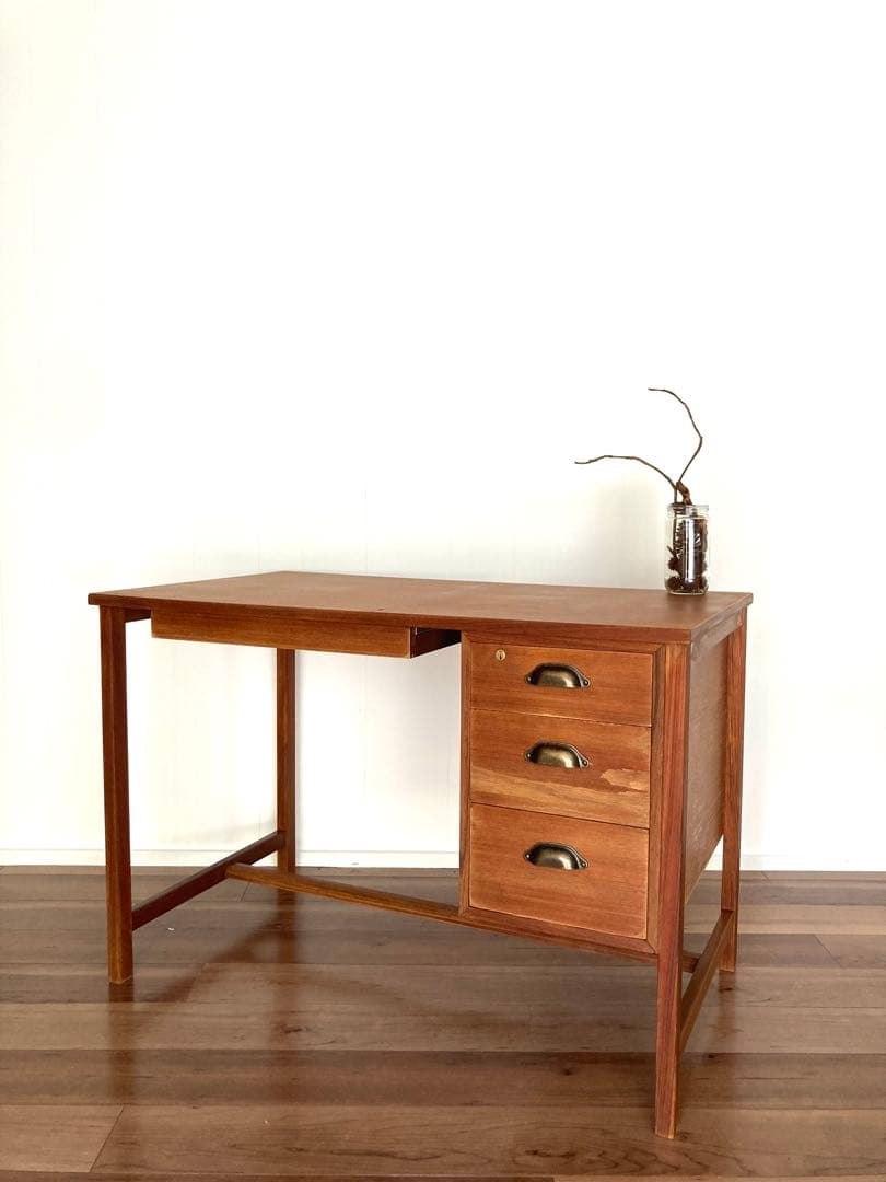 【週末sale】木製の片袖机　ヴィンテージ　昭和レトロ　取っ手交換済み