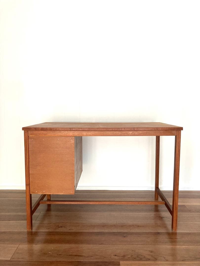 【週末sale】木製の片袖机　ヴィンテージ　昭和レトロ　取っ手交換済み