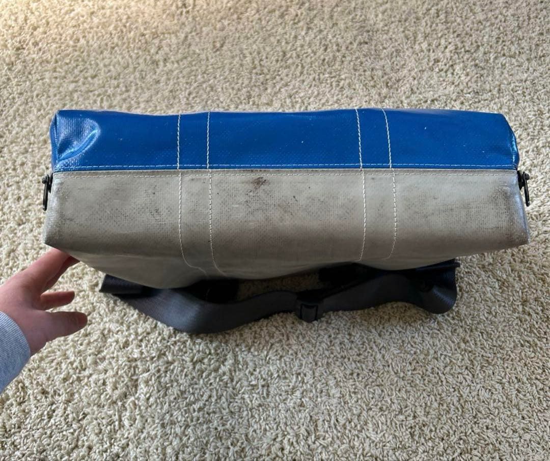 フライタグ　青/グレー