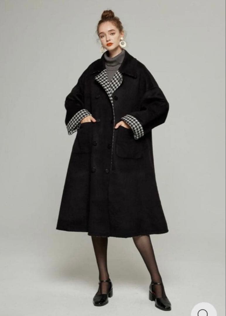 口角にほくろがある彼女　Tnewties トゥエンティーズ　ロングコート