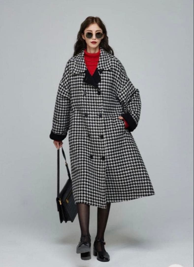 口角にほくろがある彼女　Tnewties トゥエンティーズ　ロングコート