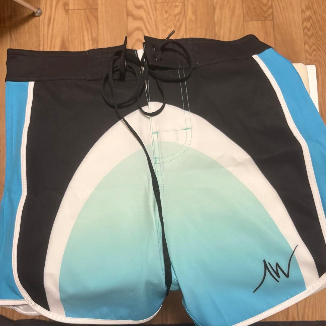 【美品】メンズ　水着サーフショーツ フィジーク大会高級ウェア！