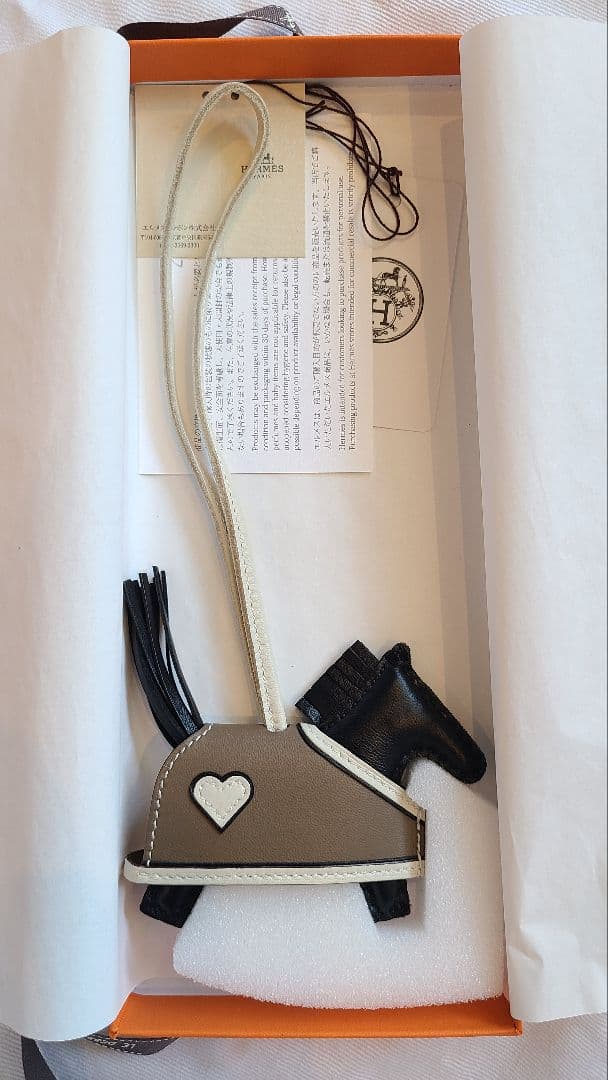 新品未使用エルメス　PMロベオクール　ロデオチャーム　新作　ノワール　エトゥープ