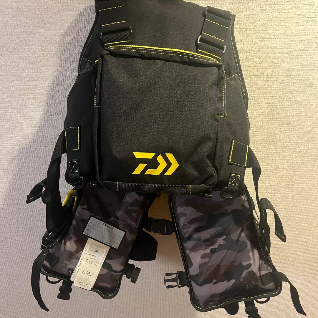 ダイワ ライフジャケット ブラック/カモフラージュ