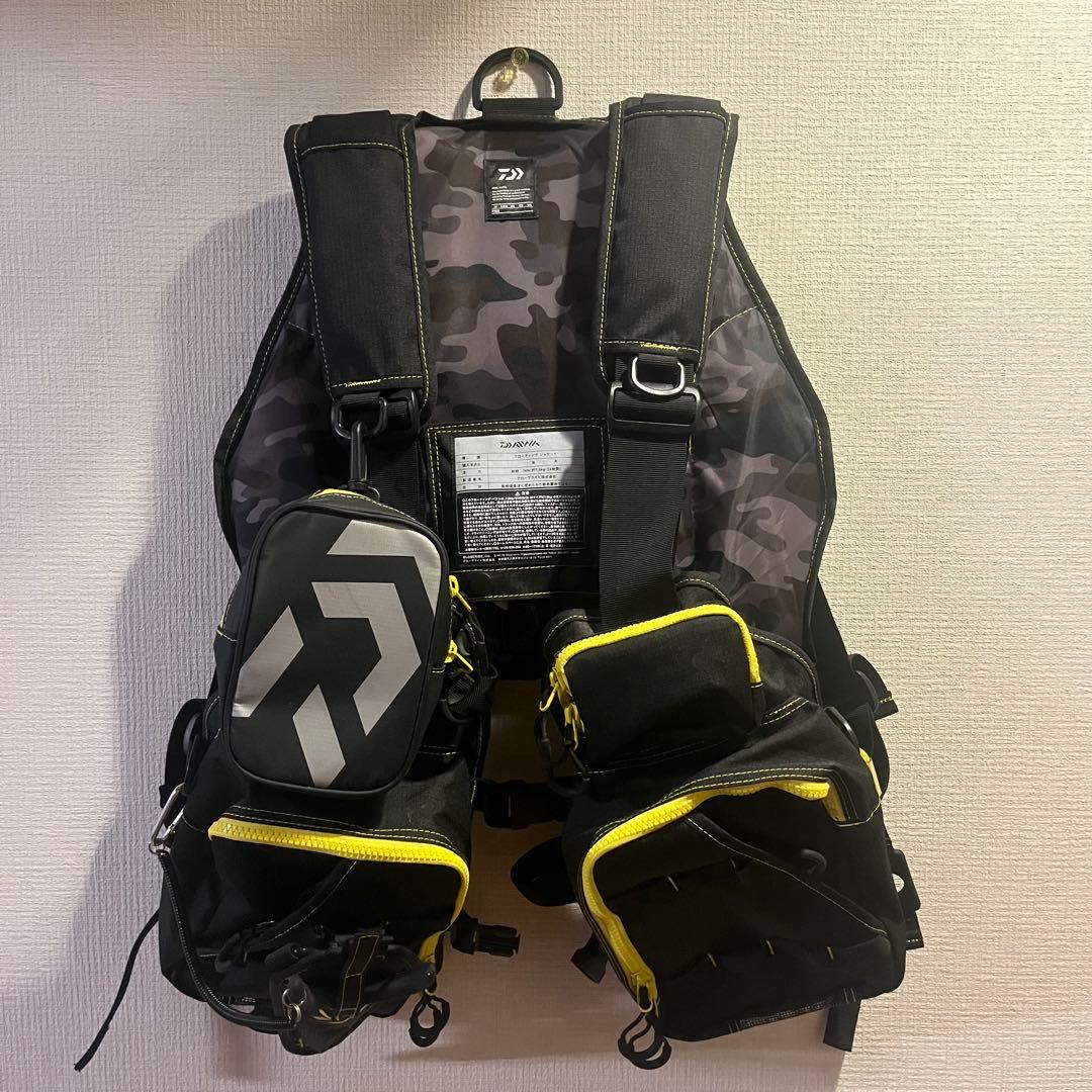 ダイワ ライフジャケット ブラック/カモフラージュ
