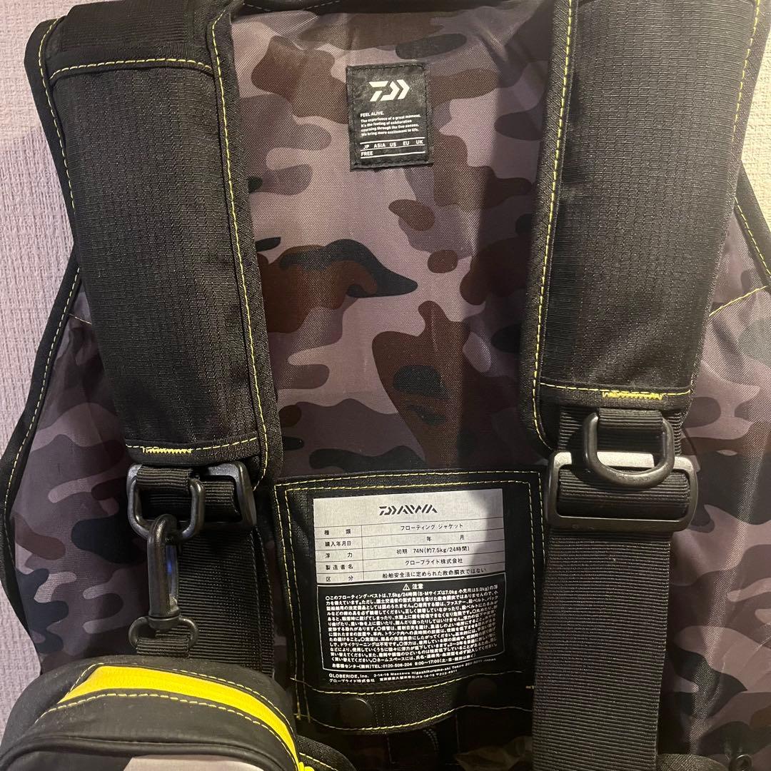 ダイワ ライフジャケット ブラック/カモフラージュ