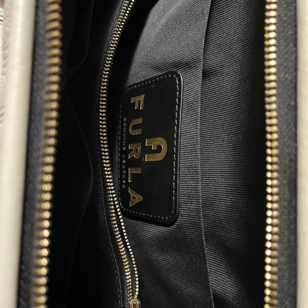 みーFURLA 薄いグレービジネスバッグ