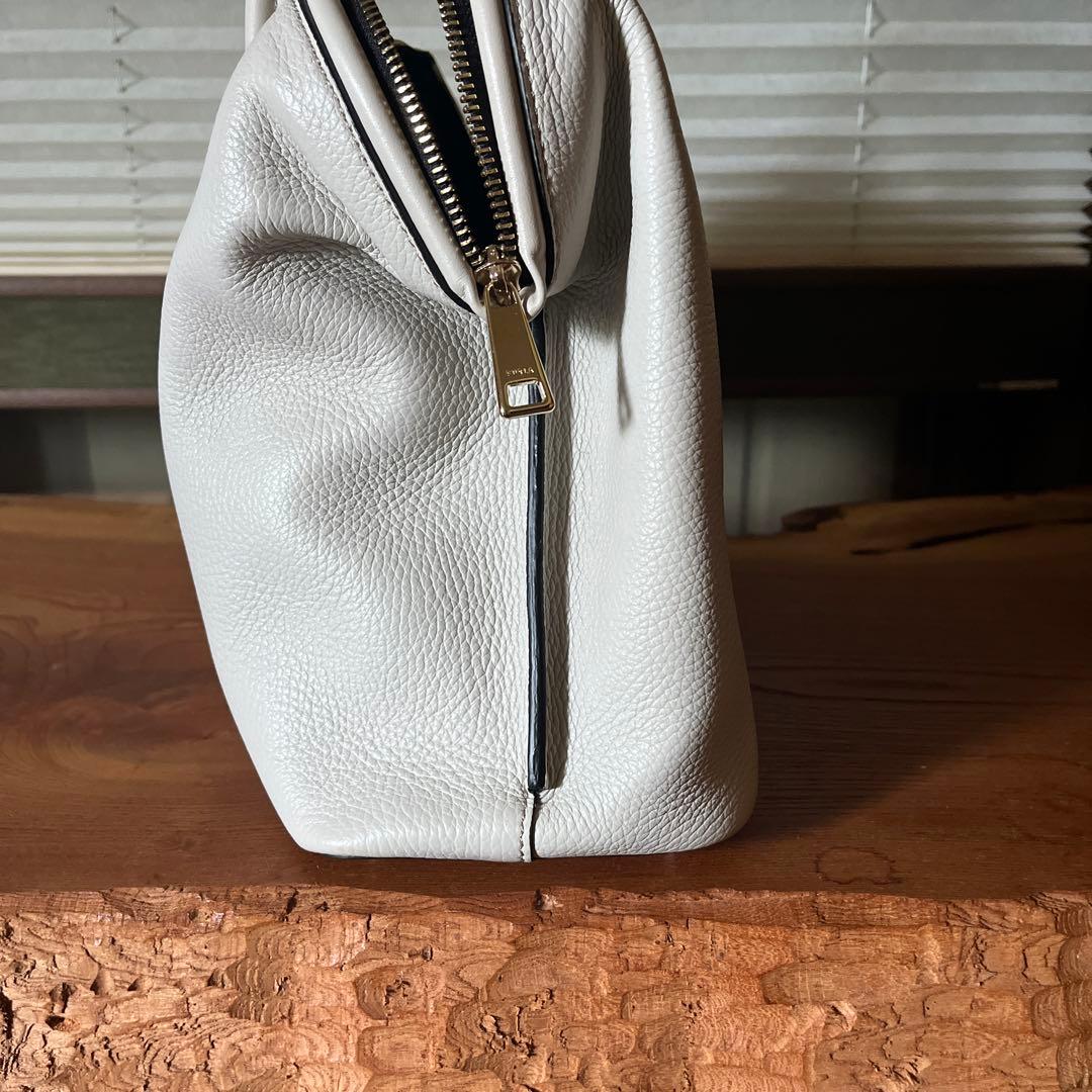 みーFURLA 薄いグレービジネスバッグ