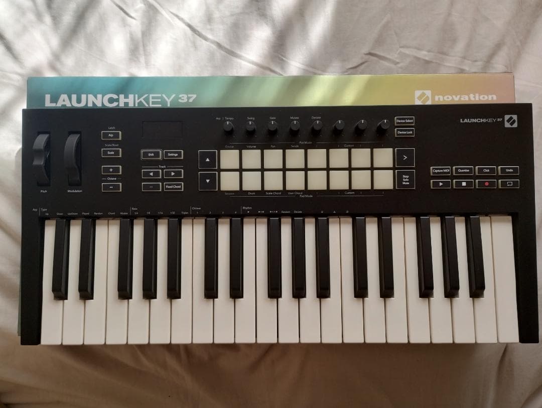 【美品・動作確認済】NOVATION Launchkey 37 MK3 元箱あり