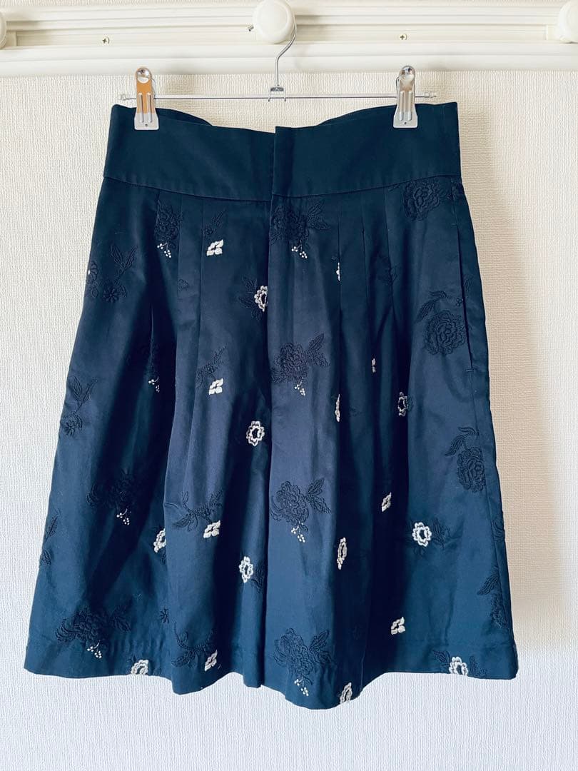 【最最終値下げ】mame kurogouchi 刺繍入りフレアハーフパンツ