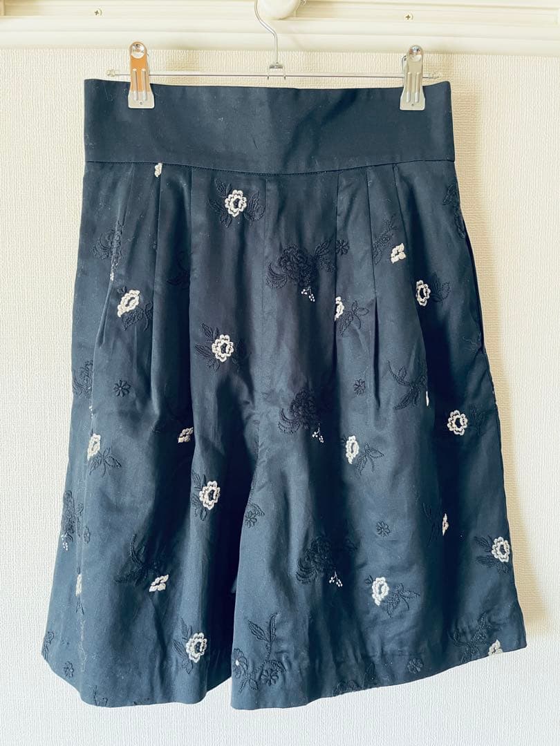 【最最終値下げ】mame kurogouchi 刺繍入りフレアハーフパンツ