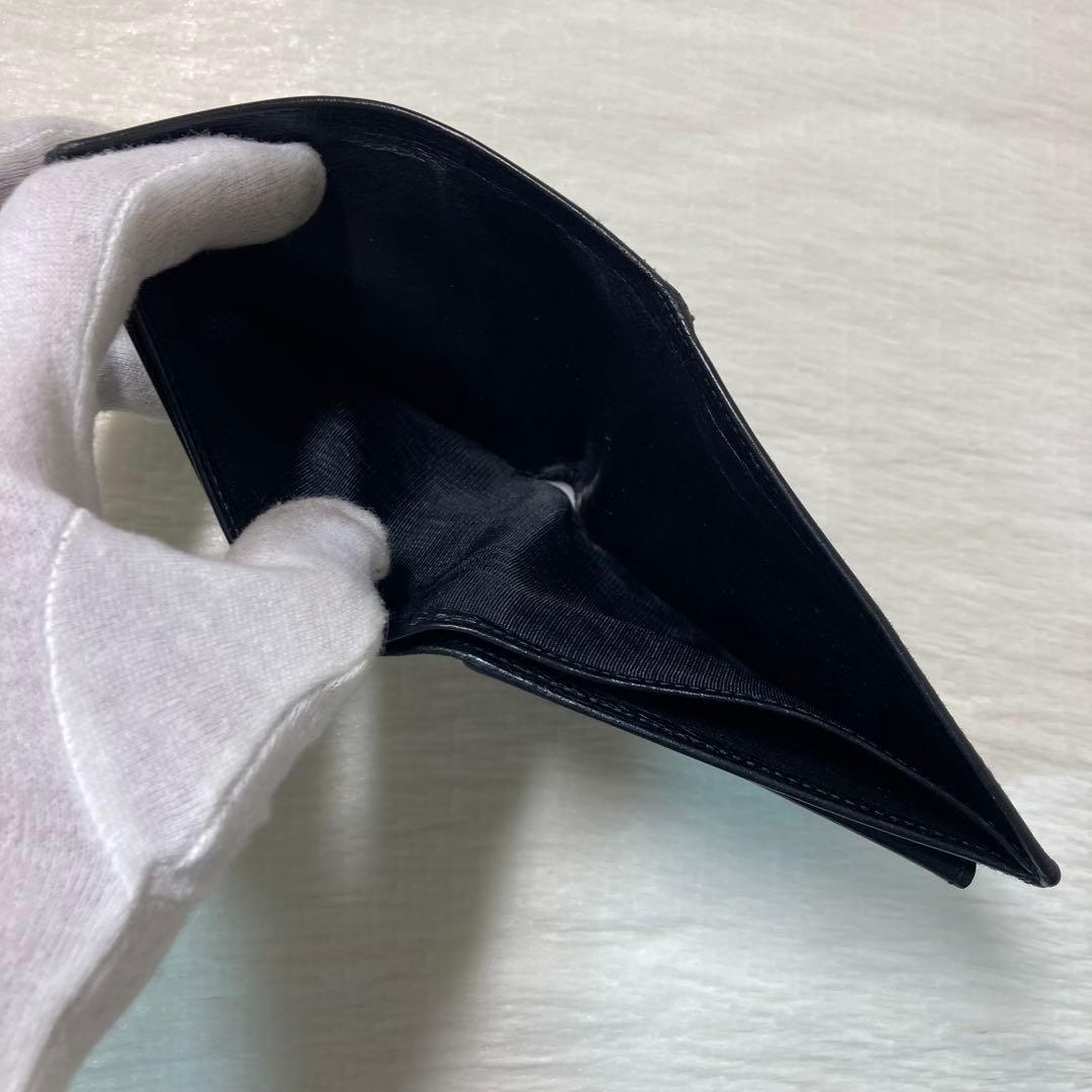 お買い得品　美品　GUCCI グッチ　二つ折り　レザー　ゴールドロゴ　人気　黒