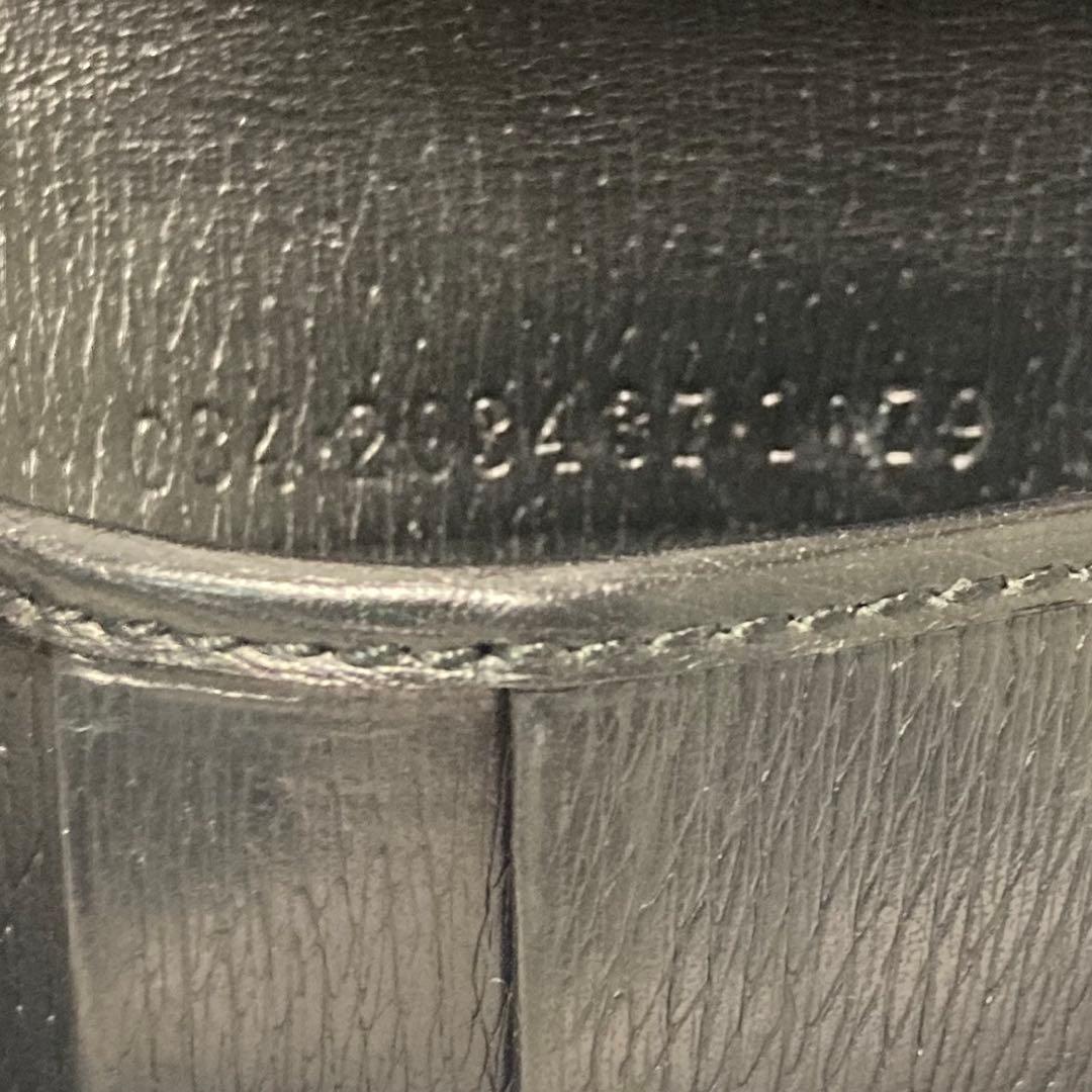 お買い得品　美品　GUCCI グッチ　二つ折り　レザー　ゴールドロゴ　人気　黒