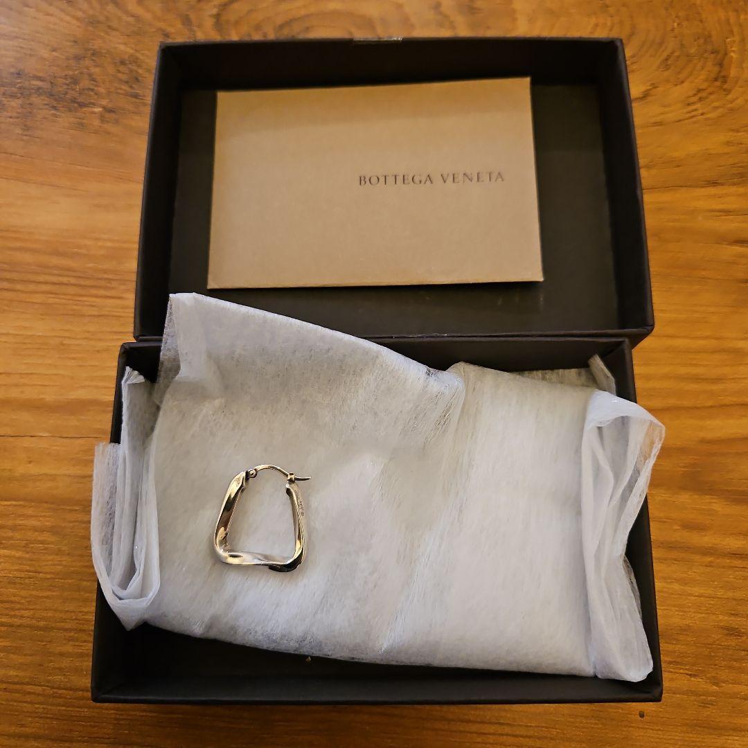 本間　BOTTEGA ボッテガ　ピアス ツイスト トライアングル