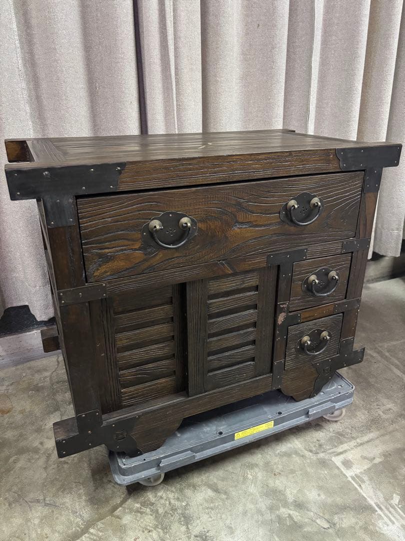 希少な日本製 車箪笥 時代箪笥