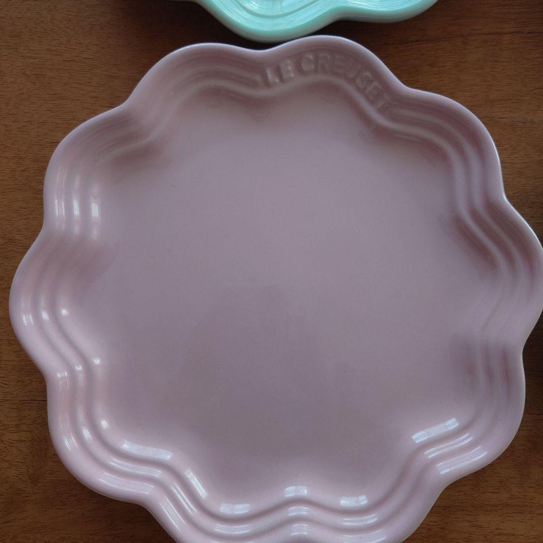 美品　ル・クルーゼ　フリルプレート　４枚セット　17センチ